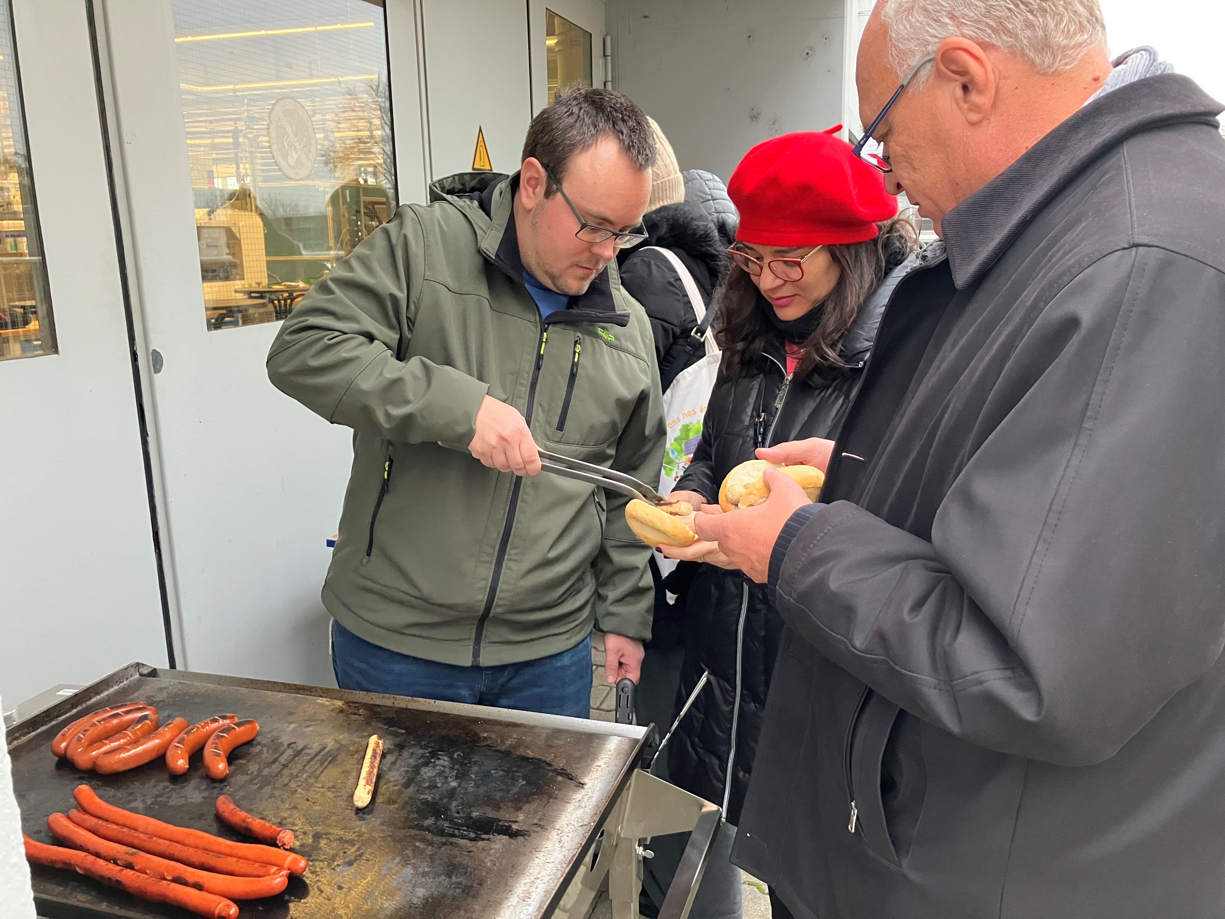 Barbecue mit einem wasserstoffbasierenden Griller in Eppelheim ©GIZ