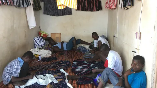 Näherei in Tamale. Die Produktion von traditionellen Smocks  ist ein weit verbreiteter Produktionsbereich. 