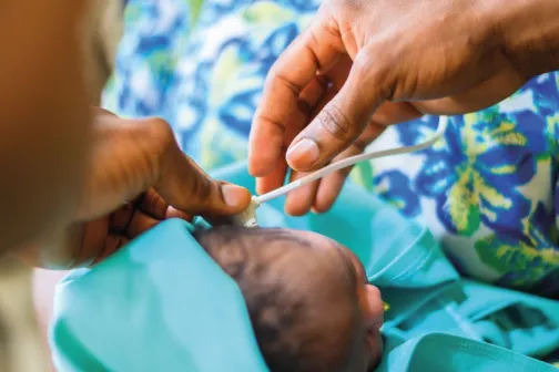 Neugeborenes beim Hörscreening